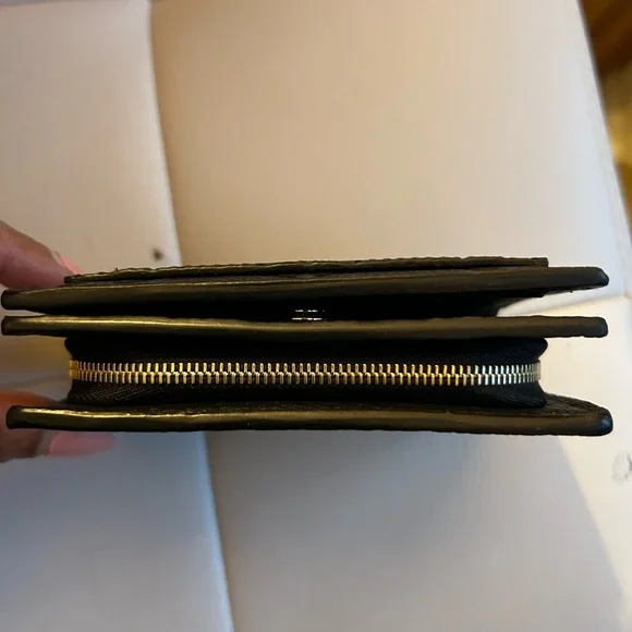 Brand New- Louis Vuitton Cléa Wallet - Full Set - Picture 4 of 11